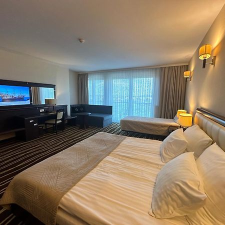 Hotel Business Faltom Gdynia Rumia Exteriör bild