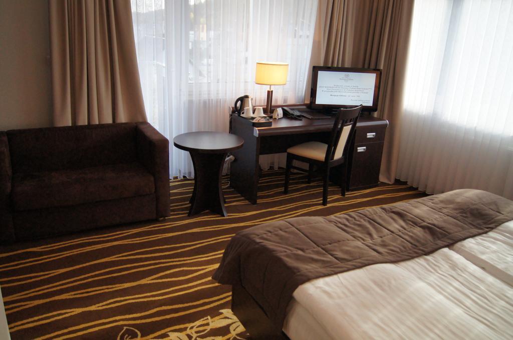 Hotel Business Faltom Gdynia Rumia Exteriör bild
