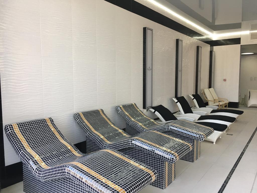 Hotel Business Faltom Gdynia Rumia Exteriör bild