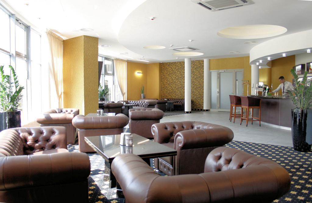 Hotel Business Faltom Gdynia Rumia Exteriör bild