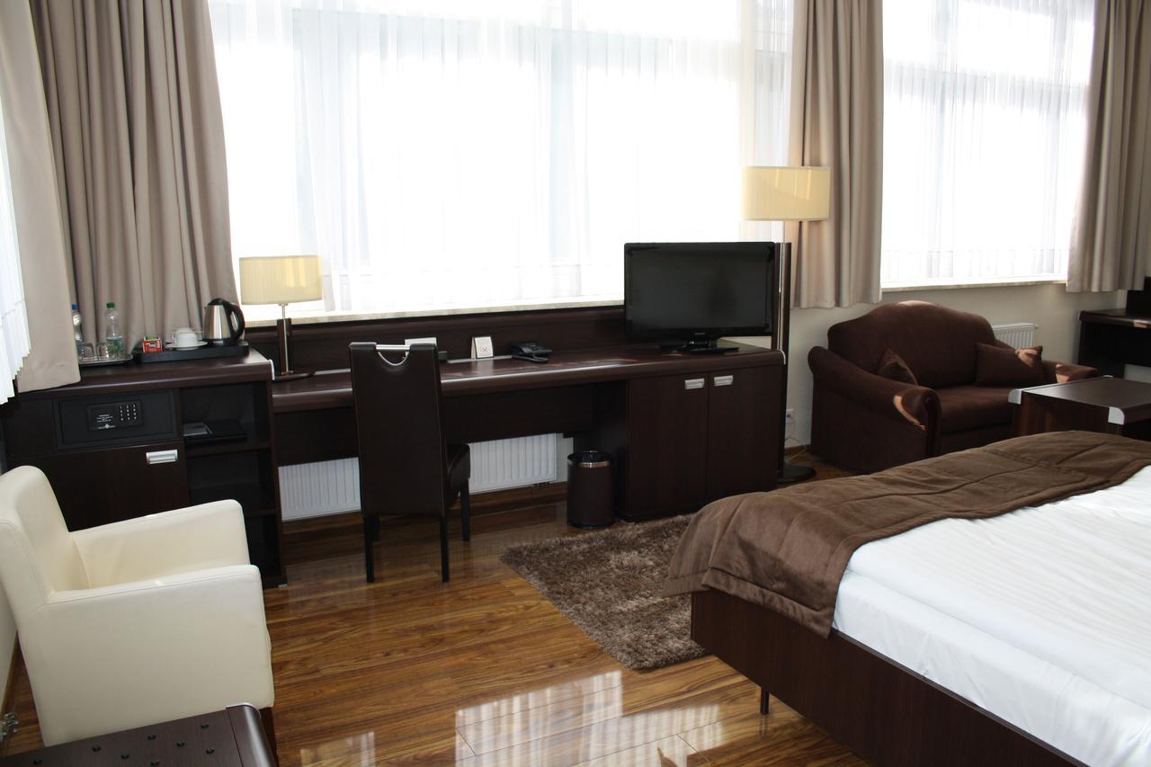 Hotel Business Faltom Gdynia Rumia Exteriör bild